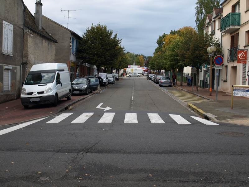 Attention à la ligne continue rue Henri Grivot !