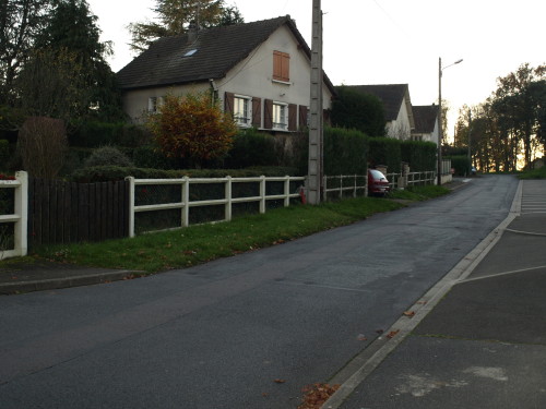 Le maire refuse implicitement de réaliser un trottoir rue de la Chapelle Saint Fiacre