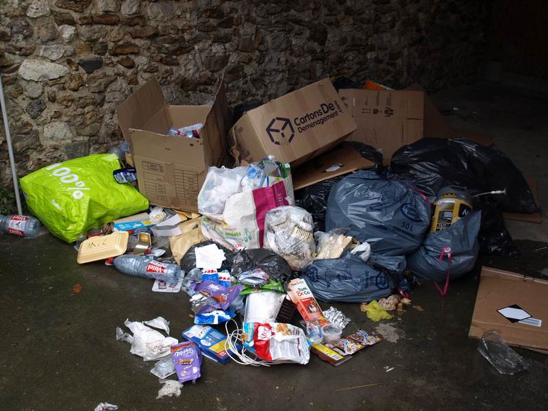 Travaux rue Basse – les riverains doivent gérer seuls leurs déchets