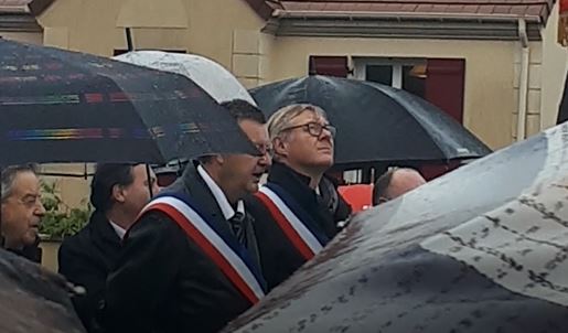 célébration du 11 novembre 2019: Jean-Claude Husson maire de Saint Arnoult ne chante pas la « Marseillaise »